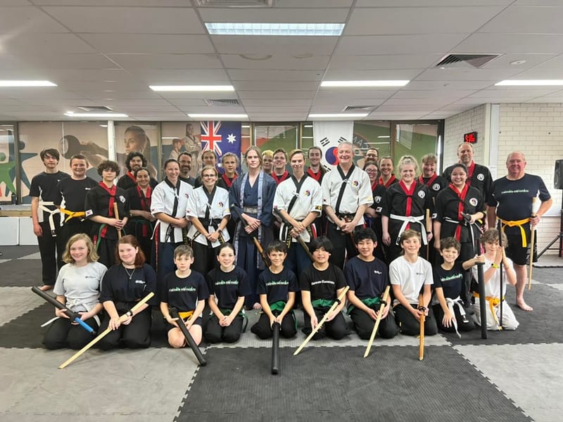 Kummooyeh instructor and students